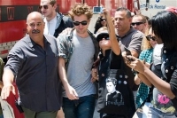 Fanaticas femenina asediaban al actor